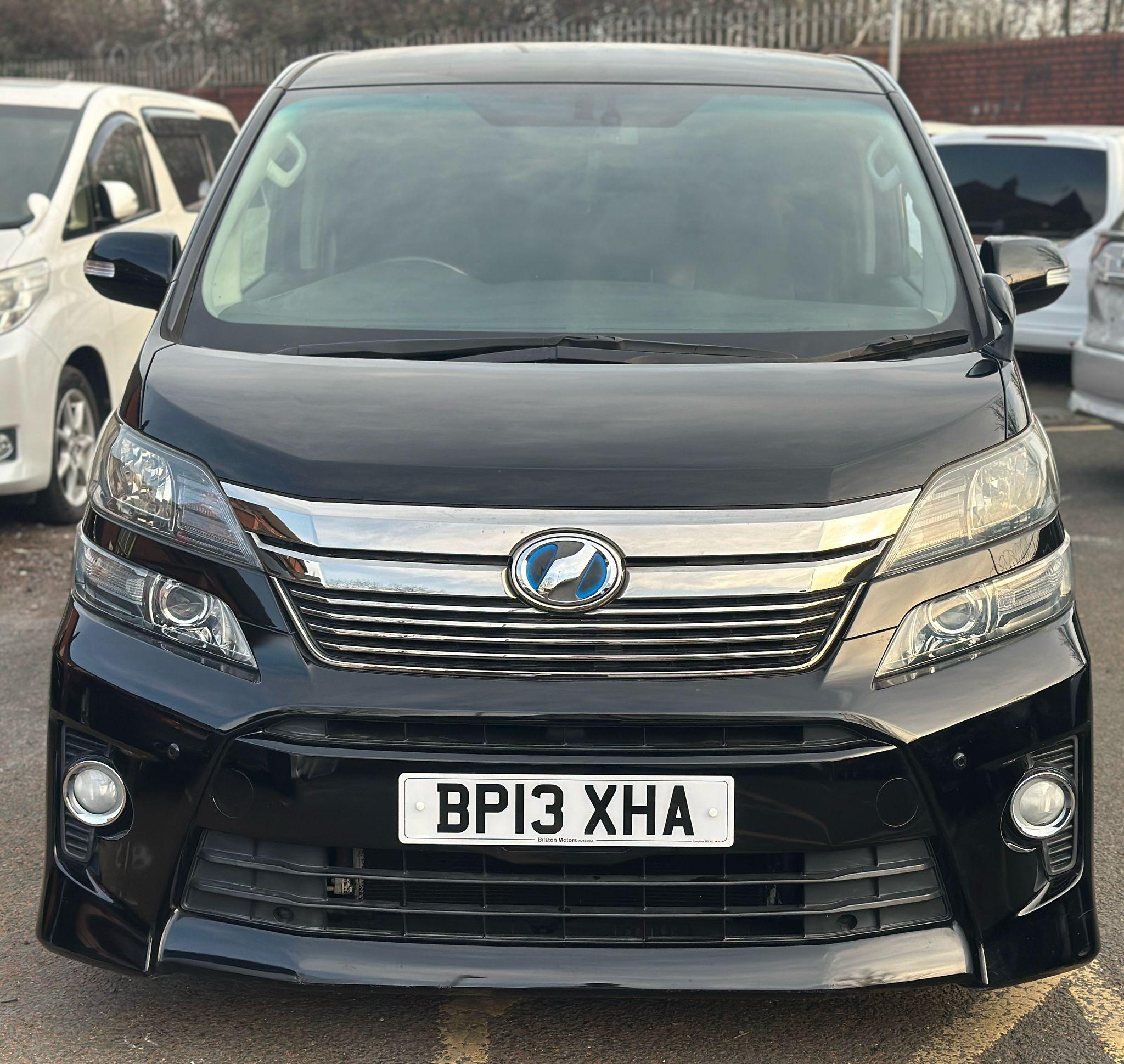 Toyota Vellfire - Hybrid 2.4 VVhT 7 Seats Business Edition Image